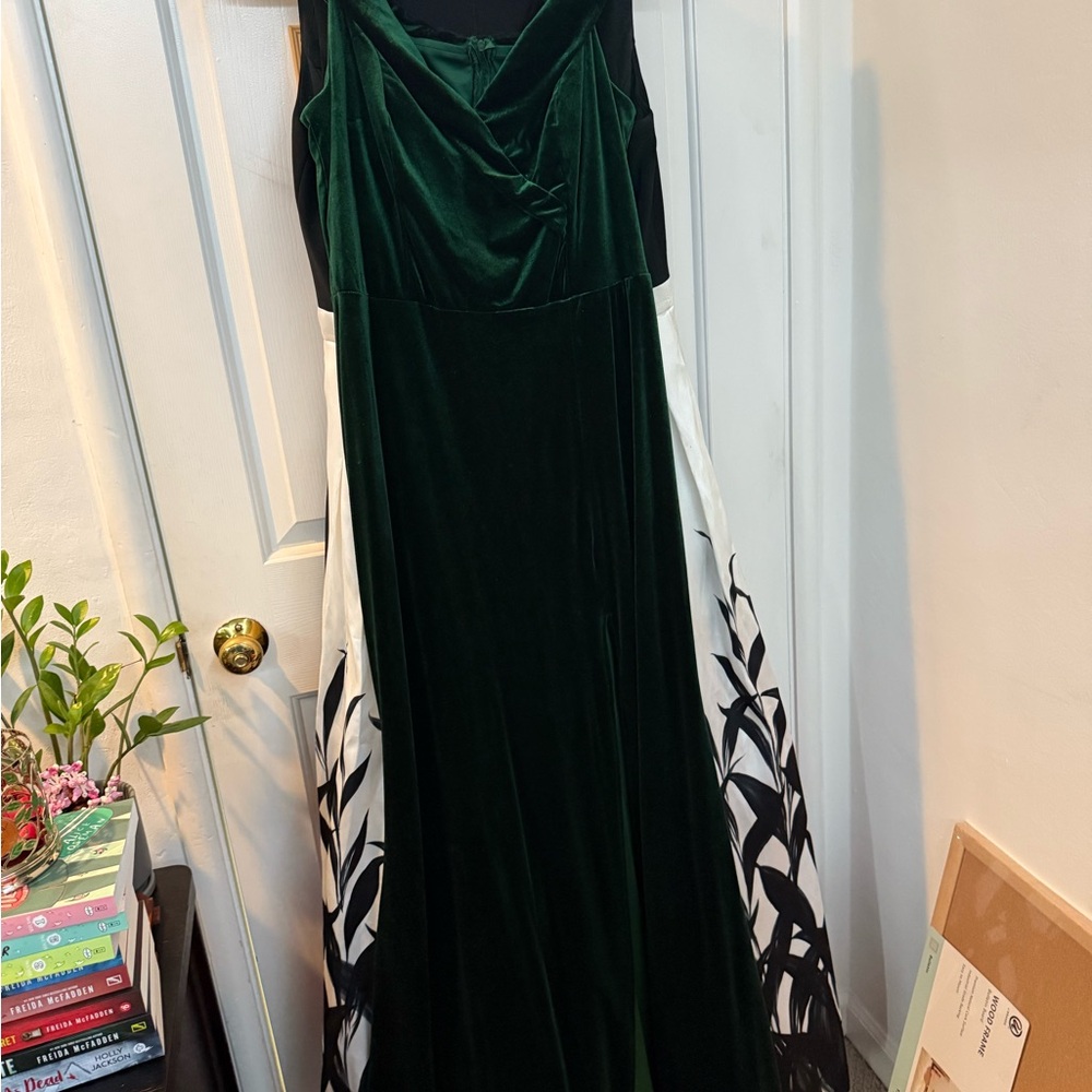 Elegant Velvet Green Evening Gown